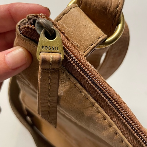 Fossil Camel Brown Leather Sling Crossbody Shoulder messenger bag - Picture 14 of 15
